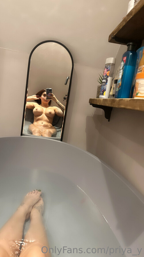 Preeti and Priya Indian Twins Nude Leaked Onlyfans Photo