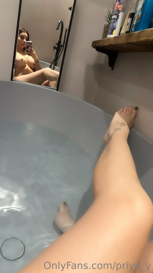 Preeti and Priya Indian Twins Nude Leaked Onlyfans Photo