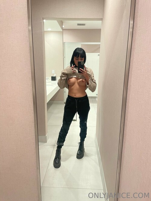 Janice Griffith Nude Leaked Onlyfans Photo