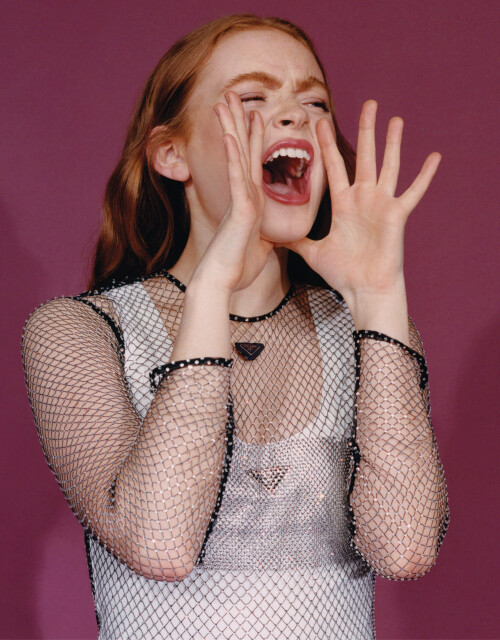 1669727049-1669607840-04_sadie_sink.md.jpg