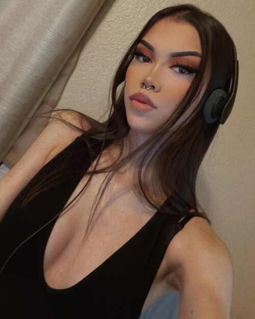 vietbbygrl / Tia Nguyen / Tia Lameira