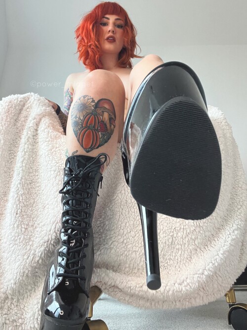 Peta Lloyd / power_midget Nude Leaked Onlyfans Photo Peta Lloyd / power_midget Nude Leaked Onlyfans Photo