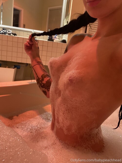 Kat / BabyPeachHead Nude Leaked Onlyfans Photo Kat / BabyPeachHead Nude Leaked Onlyfans Photo