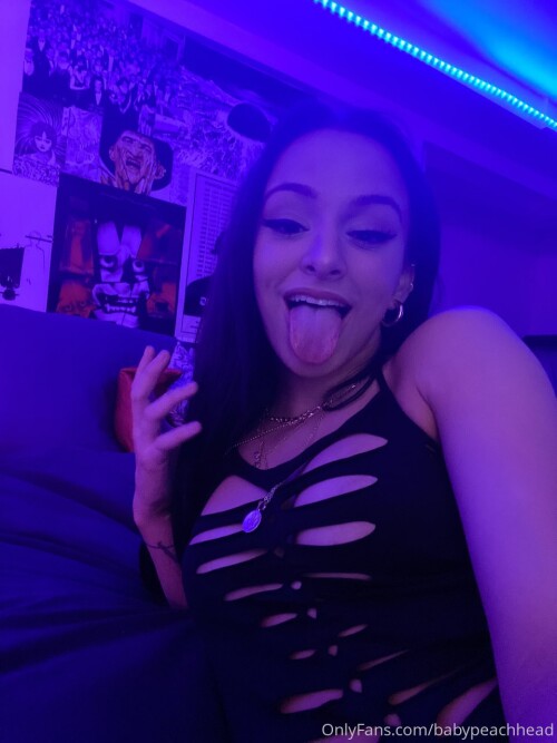 Kat / BabyPeachHead Nude Leaked Onlyfans Photo Kat / BabyPeachHead Nude Leaked Onlyfans Photo