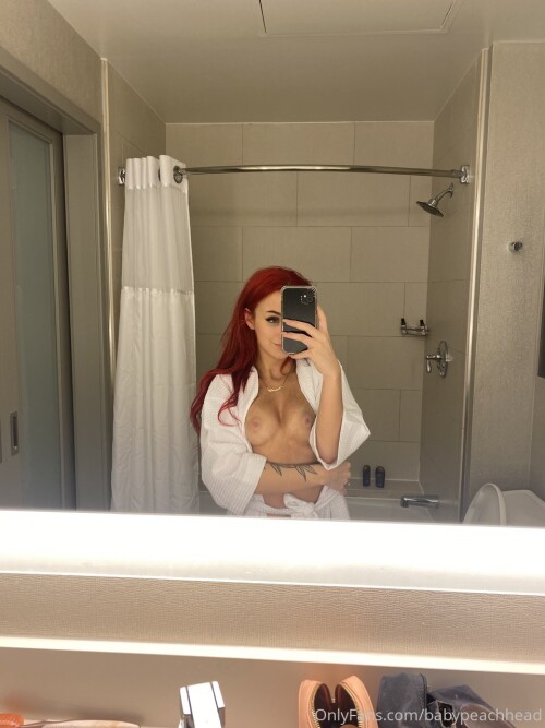 Kat / BabyPeachHead Nude Leaked Onlyfans Photo Kat / BabyPeachHead Nude Leaked Onlyfans Photo