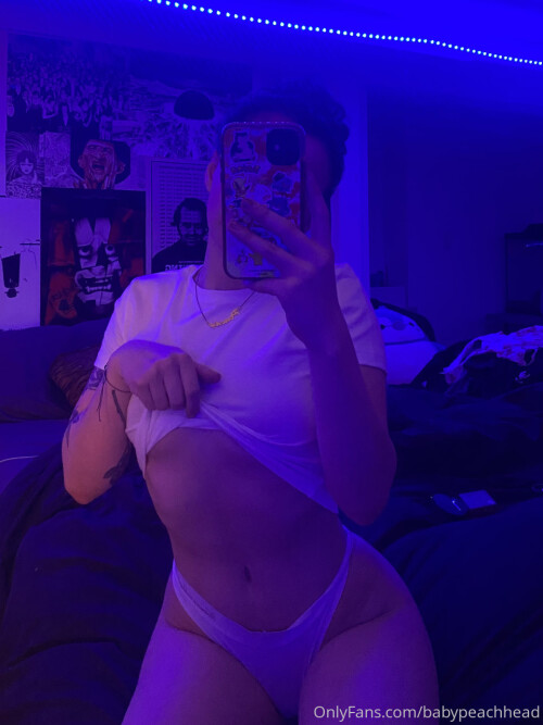 Kat / BabyPeachHead Nude Leaked Onlyfans Photo Kat / BabyPeachHead Nude Leaked Onlyfans Photo