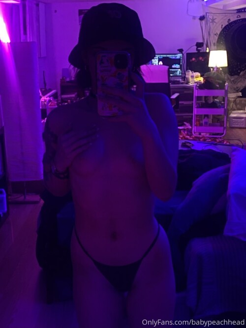 Kat / BabyPeachHead Nude Leaked Onlyfans Photo Kat / BabyPeachHead Nude Leaked Onlyfans Photo