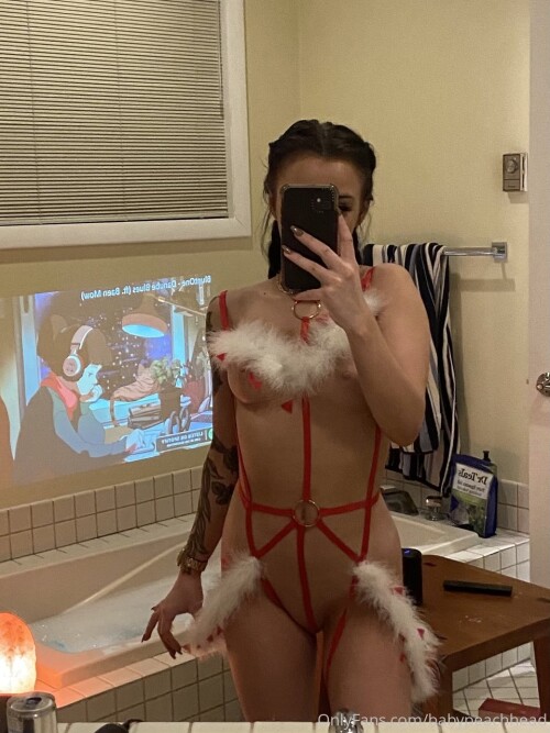 Kat / BabyPeachHead Nude Leaked Onlyfans Photo Kat / BabyPeachHead Nude Leaked Onlyfans Photo