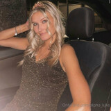 model profile picture