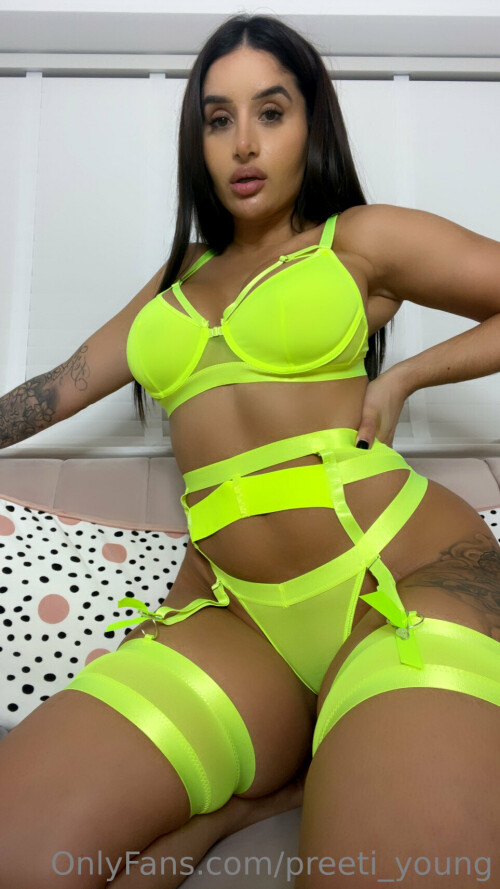 Preeti and Priya Indian Twins Nude Leaked Onlyfans Photo