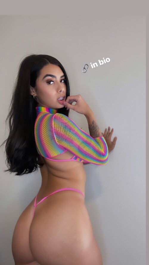 Request OnlyFans Latina Jazmin Bertrand jazzymonique98  