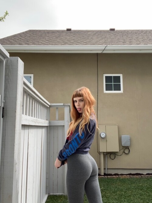 EWsjCxsVcAYIhug.md.jpg