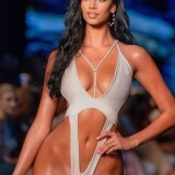 model profile picture