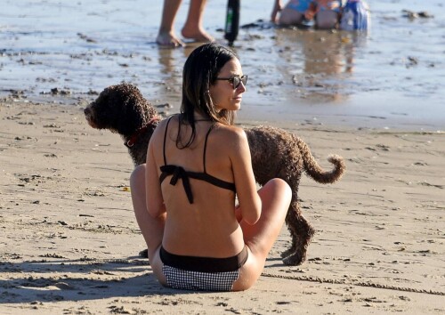 Jordana-Brewster---With-husband-Mason-Morfit-on-the-beach-in-Santa-Barbara-07967790c942803034.md.jpg