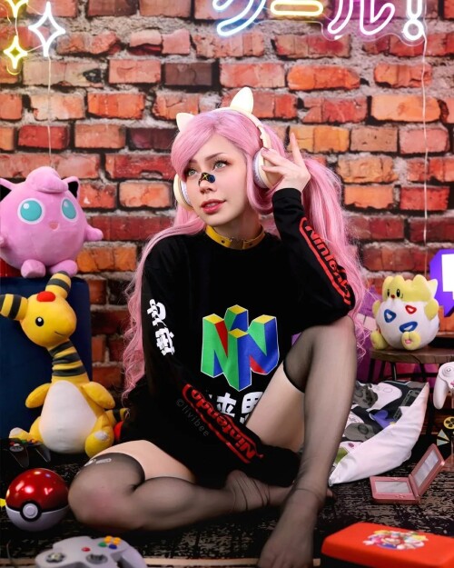 Retro-Gamer-Girl-Insta1.md.jpg