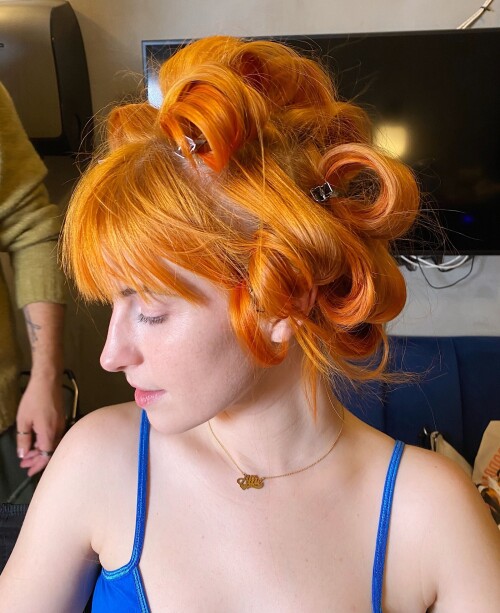 hayley-williams-bts-hair-details2ae6ec9b045dbd7a.md.jpg