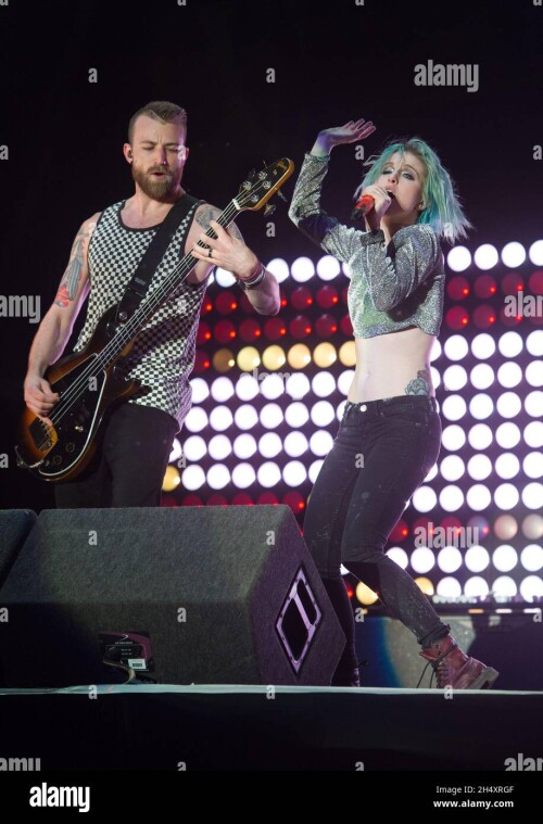 hayley-williams-of-paramore-live-on-stage-on-day-2-at-leeds-festival-on-23rd-august-2014-at-bramham-park-leeds-2H4XRGF.md.jpg