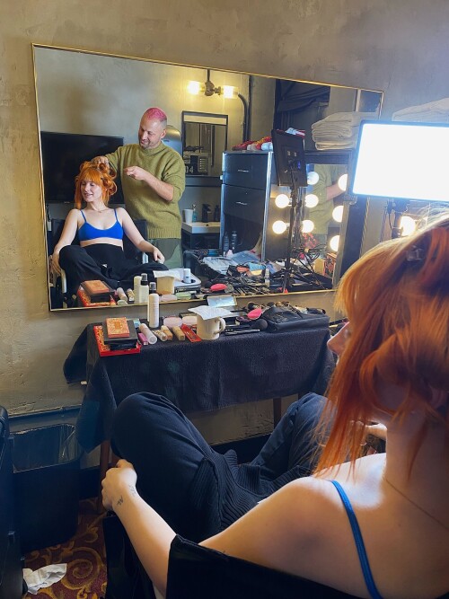 hayley-williams-paramore-getting-ready-backstage-179c6076f4df1d7f3.md.jpg