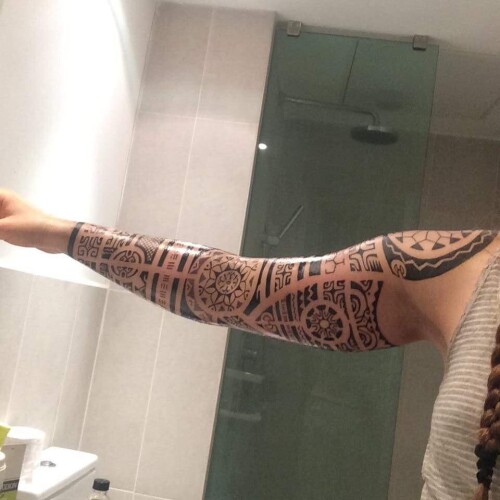 w0o5gg-01-French-Polynesian-full-sleeve-by-Gilles-Lovisa-Moorea-French-Polynesia.md.jpg