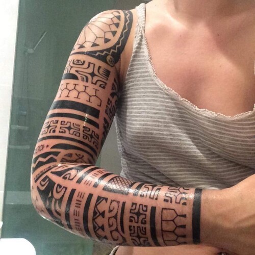 w0o5gg-02-French-Polynesian-full-sleeve-by-Gilles-Lovisa-Moorea-French-Polynesia.md.jpg