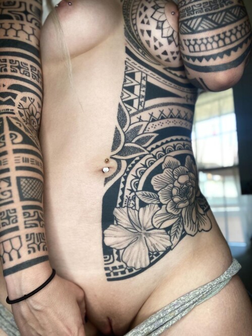 w95dsk-More-of-my-sexy-tatted-tummy-IMG.md.jpg