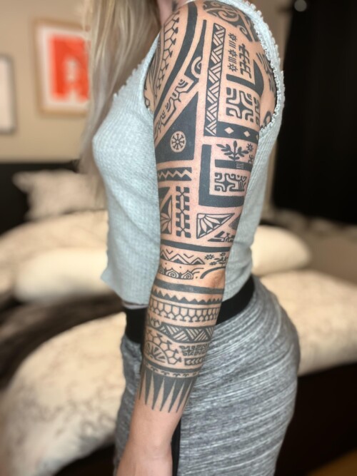 wb8zcj-French-Polynesian-and-Filipino-sleeve-by-Gilles-Lovisa-Moorea-French-Polynesia.md.jpg